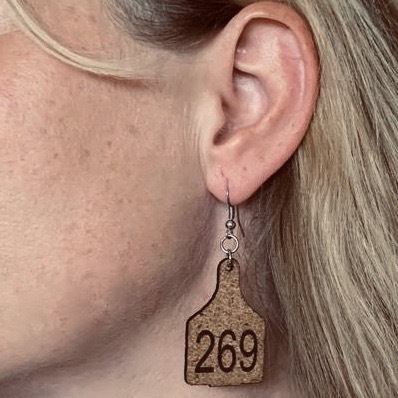 Ohrringe Ohrmarke "269" beidseitig aus Kork mit Brisur