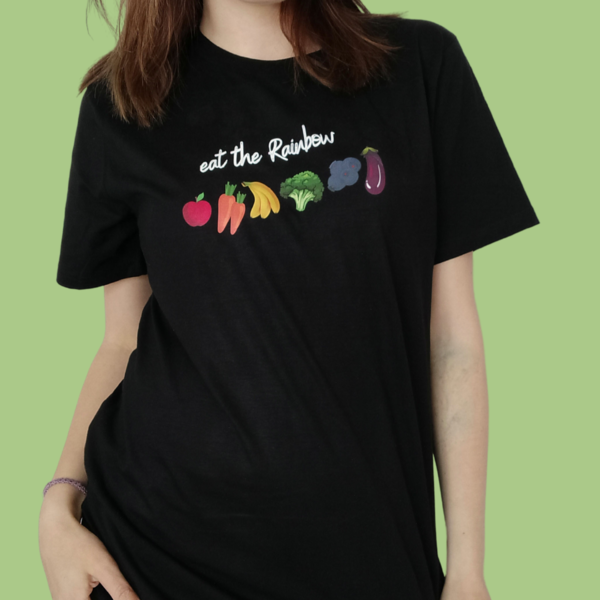 "eat the Rainbow" Frauen V-Neck oder Unisesx Shirt - vegan, nachhaltig&fair (schwarz)
