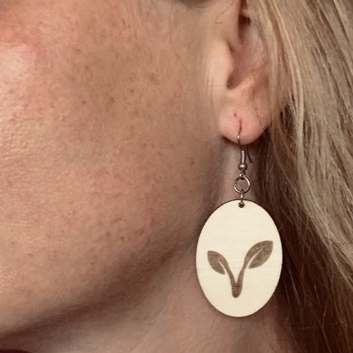 Ohrringe oval aus Holz "Vegan" Symbol